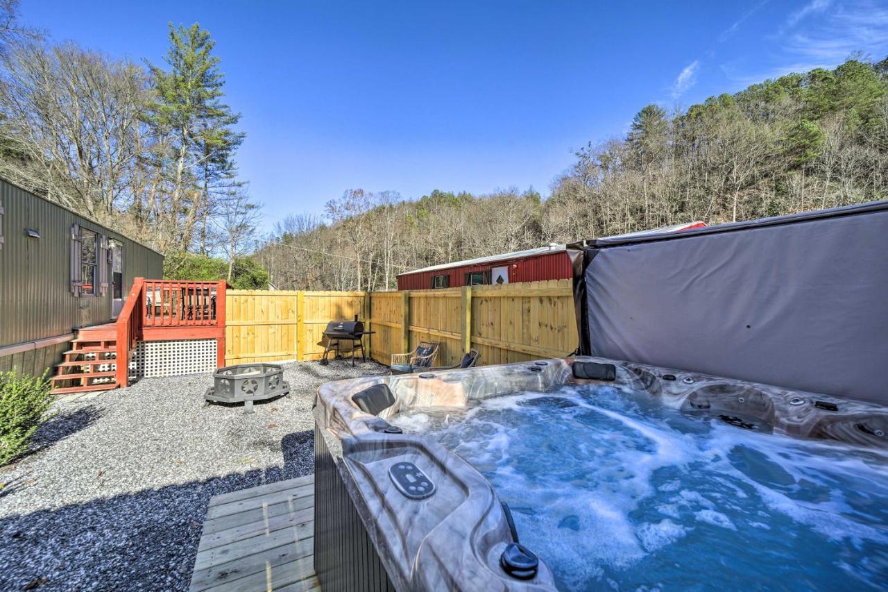 Smoky Mountain Vacation Rental With Hot Tub And Kayaks Whittier Dış mekan fotoğraf
